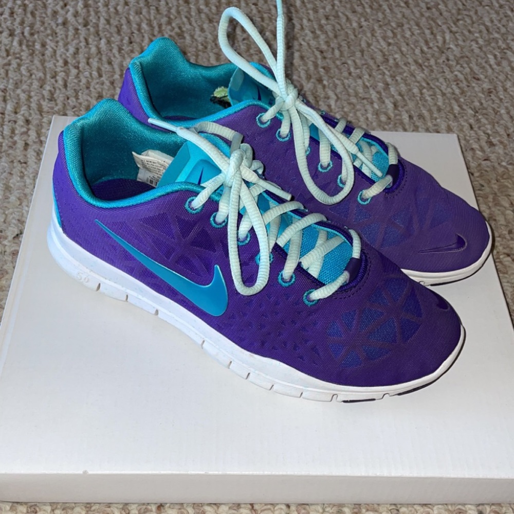 Women’s Nike Free tennis shoes